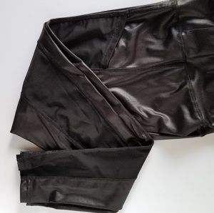 Shiny leather-like leggings